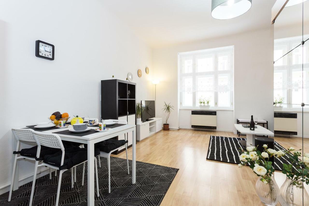 Stylish Apartment On Riverside Praga Exterior foto